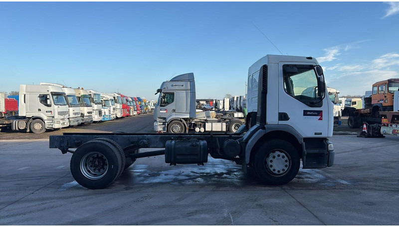 Renault Premium 320 (FULL STEEL / LAMES / BOITE MANUELLE / MANUAL GEARBOX) - Podvozek s kabinou: obrázok 3 Renault Premium 320 (FULL STEEL / LAMES / BOITE MANUELLE / MANUAL GEARBOX) - Podvozek s kabinou: obrázok 3