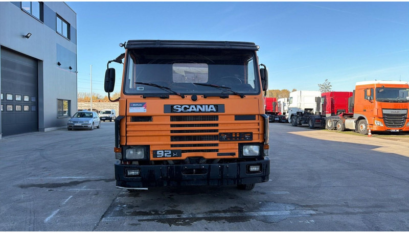 Scania 92 M (MANUAL PUMP / 6X4 / STEEL SUSP. / LAMES / POMPE MANUELLE) - Sklápač: obrázok 2 Scania 92 M (MANUAL PUMP / 6X4 / STEEL SUSP. / LAMES / POMPE MANUELLE) - Sklápač: obrázok 2