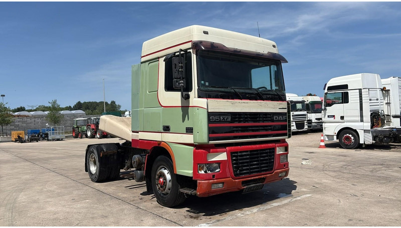DAF XF 95.430 (EURO 3 / BOITE MANUELLE / MANUAL GEARBOX) - Ťahač: obrázok 3 DAF XF 95.430 (EURO 3 / BOITE MANUELLE / MANUAL GEARBOX) - Ťahač: obrázok 3