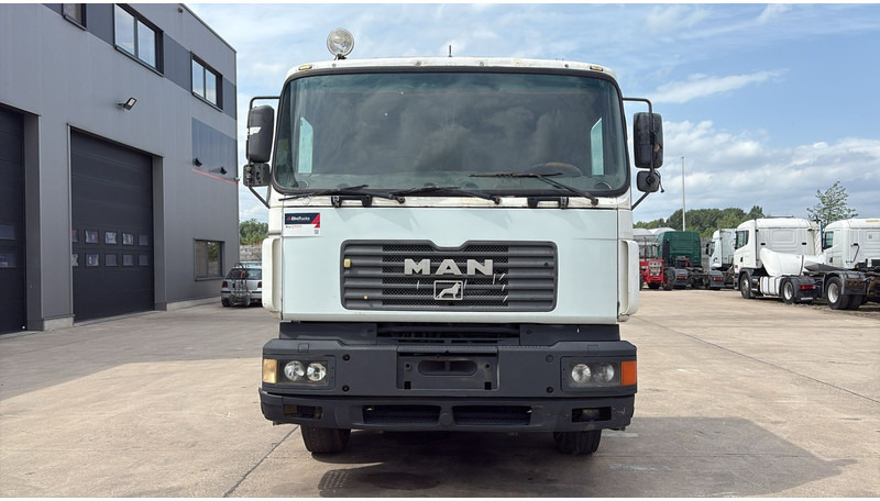 MAN 25.403 (6X2 / 6 CYLINDER / EURO 2 / MANUAL GEARBOX / 8 TYRES) - Ťahač: obrázok 5 MAN 25.403 (6X2 / 6 CYLINDER / EURO 2 / MANUAL GEARBOX / 8 TYRES) - Ťahač: obrázok 5