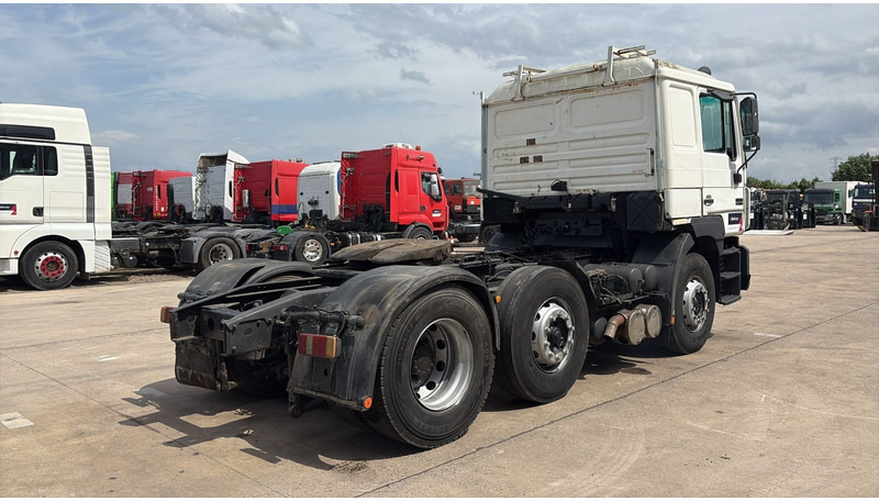 MAN 25.403 (6X2 / 6 CYLINDER / EURO 2 / MANUAL GEARBOX / 8 TYRES) - Ťahač: obrázok 4 MAN 25.403 (6X2 / 6 CYLINDER / EURO 2 / MANUAL GEARBOX / 8 TYRES) - Ťahač: obrázok 4