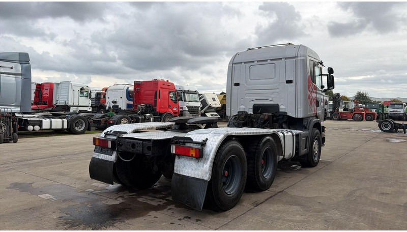 Scania R164-480 (RETARDER / BOITE MANUELLE / MANUAL GEARBOX / STEEL SUSP. / LAMES / V8) - Ťahač: obrázok 4 Scania R164-480 (RETARDER / BOITE MANUELLE / MANUAL GEARBOX / STEEL SUSP. / LAMES / V8) - Ťahač: obrázok 4