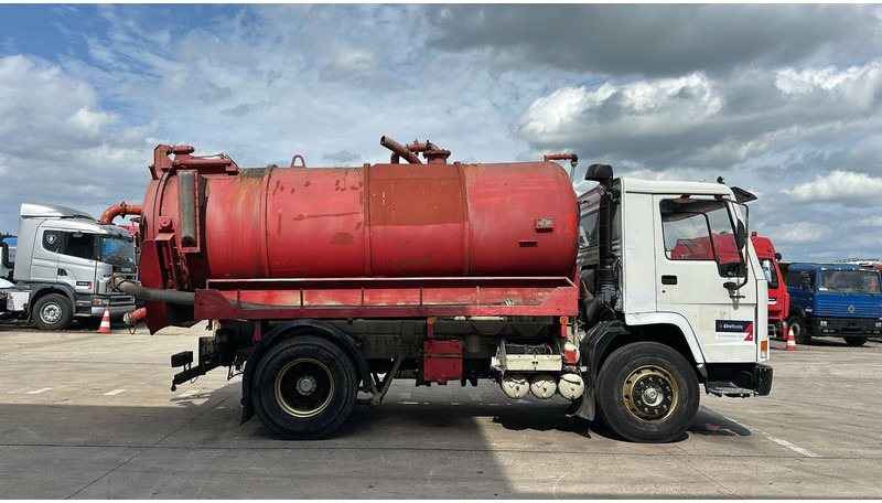 Volvo FL 10 - 280 (12.000L / POMPE MANUELLE / MANUAL PUMP / BOITE MANUELLE / MANUAL GEARBOX) - Fekálne vozidlo: obrázok 4 Volvo FL 10 - 280 (12.000L / POMPE MANUELLE / MANUAL PUMP / BOITE MANUELLE / MANUAL GEARBOX) - Fekálne vozidlo: obrázok 4