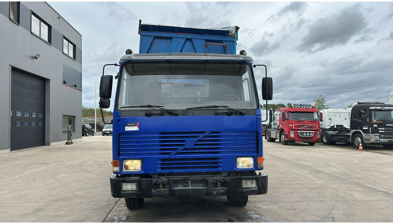 Volvo FL 12.380 (8X4 /STEEL SUSP. / BOITE MANUELLE / MANUAL GEARBOX) - Sklápač: obrázok 2 Volvo FL 12.380 (8X4 /STEEL SUSP. / BOITE MANUELLE / MANUAL GEARBOX) - Sklápač: obrázok 2