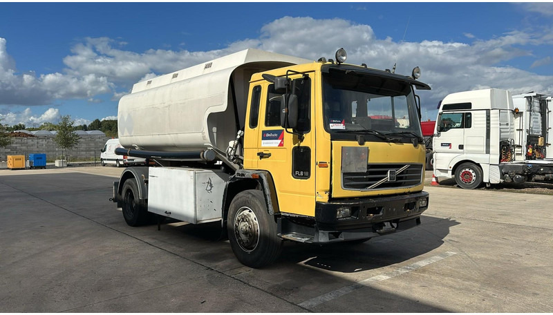 Volvo FL 6-18 (12400 LITERS / 3 COMPARTIMENTS / EURO 2 / STEEL SUSP. / LAMES) - Cisternové vozidlo: obrázok 3 Volvo FL 6-18 (12400 LITERS / 3 COMPARTIMENTS / EURO 2 / STEEL SUSP. / LAMES) - Cisternové vozidlo: obrázok 3