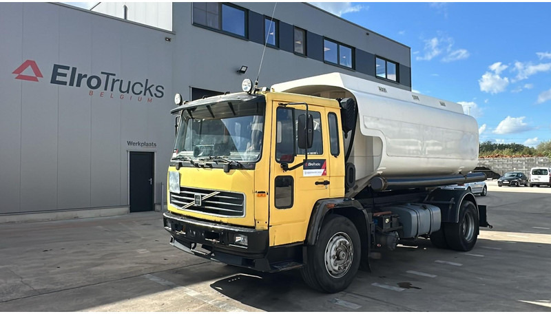 Volvo FL 6-18 (12400 LITERS / 3 COMPARTIMENTS / EURO 2 / STEEL SUSP. / LAMES) - Cisternové vozidlo: obrázok 1 Volvo FL 6-18 (12400 LITERS / 3 COMPARTIMENTS / EURO 2 / STEEL SUSP. / LAMES) - Cisternové vozidlo: obrázok 1