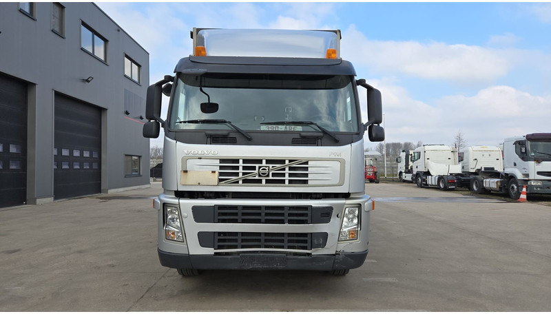Volvo FM 400 (BELGIAN TRUCK / TECHNICAL TOP CONDITION !! / 6X2 / LIFT / EURO 5) - Plachtové nákladné vozidlo: obrázok 2 Volvo FM 400 (BELGIAN TRUCK / TECHNICAL TOP CONDITION !! / 6X2 / LIFT / EURO 5) - Plachtové nákladné vozidlo: obrázok 2
