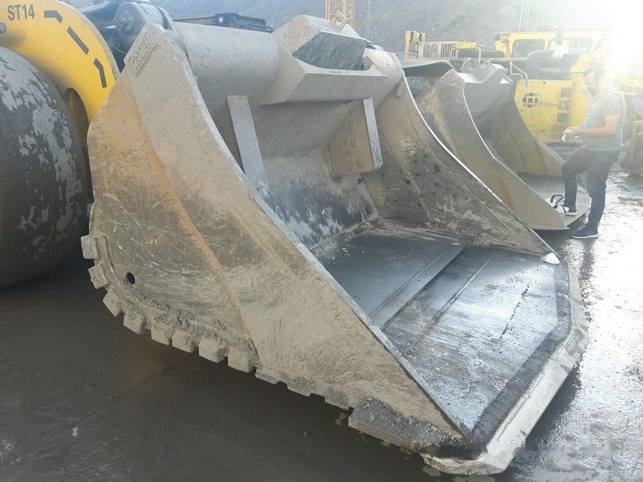 Atlas Copco Underground Mining Bucket(Push-Blade) - Nakladacia lyžica: obrázok 1 Atlas Copco Underground Mining Bucket(Push-Blade) - Nakladacia lyžica: obrázok 1