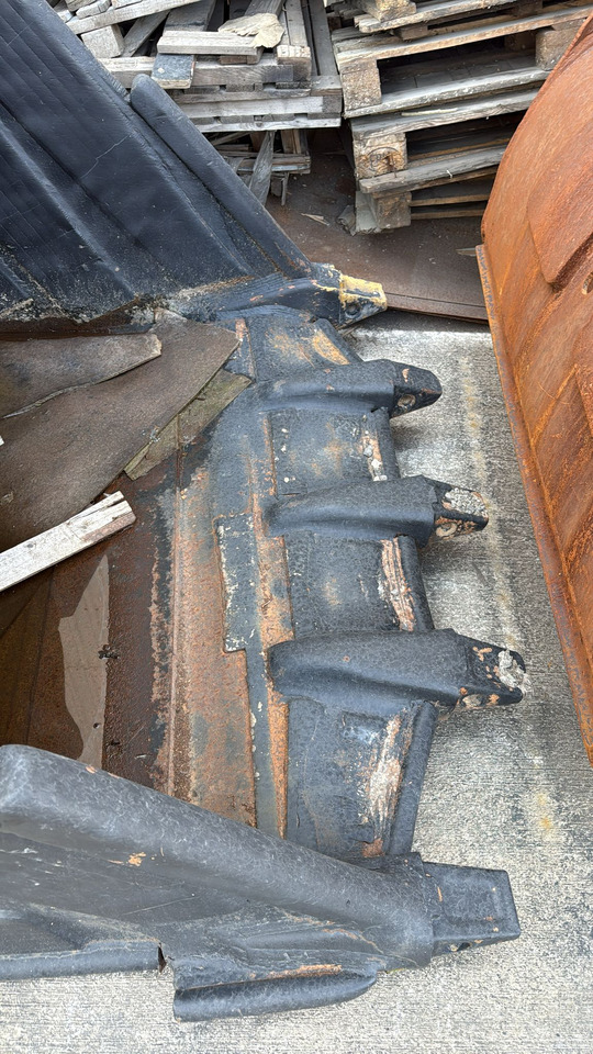 HITACHI ZX520/530 Cheap Second Hand Bucket - Lyžica pre rýpadlo: obrázok 3 HITACHI ZX520/530 Cheap Second Hand Bucket - Lyžica pre rýpadlo: obrázok 3