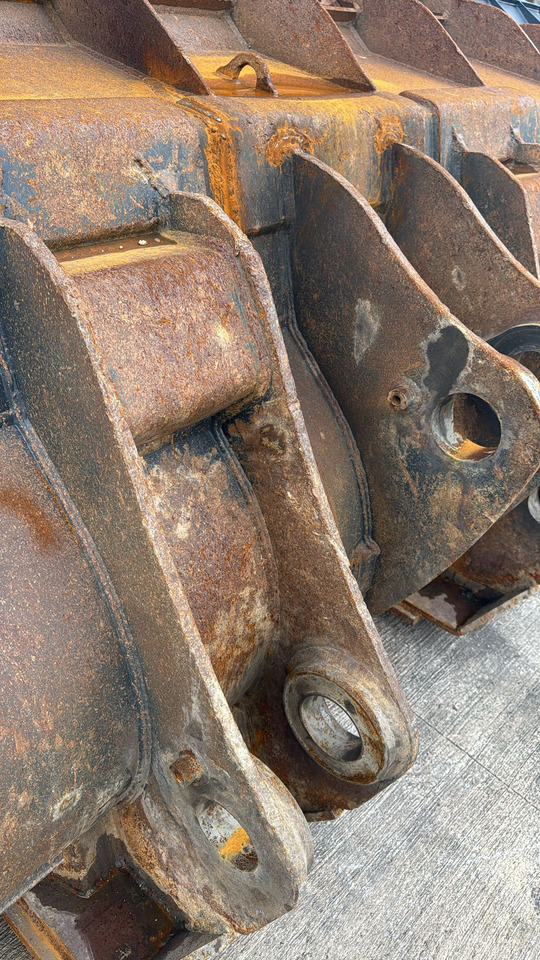 KOMATSU WA500 Loading Bucket - Nakladacia lyžica: obrázok 4 KOMATSU WA500 Loading Bucket - Nakladacia lyžica: obrázok 4