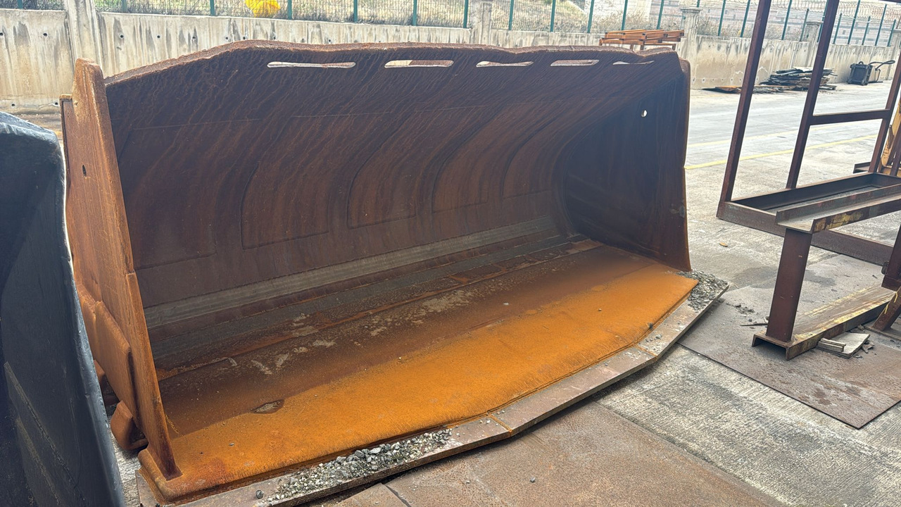 KOMATSU WA500 Loading Bucket - Nakladacia lyžica: obrázok 1 KOMATSU WA500 Loading Bucket - Nakladacia lyžica: obrázok 1