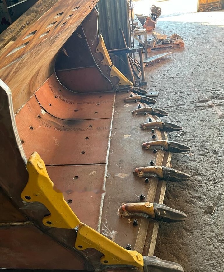 Komatsu WA470 Rock Bucket - Nakladacia lyžica: obrázok 3 Komatsu WA470 Rock Bucket - Nakladacia lyžica: obrázok 3