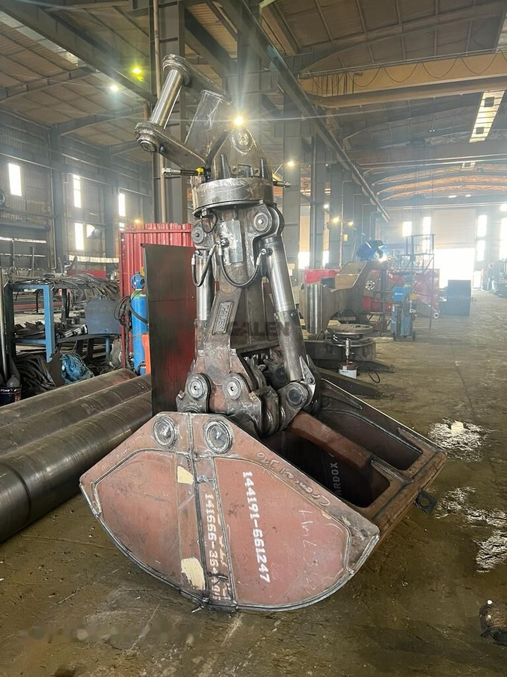 Liebherr R928 Clamshell Bucket - Dvojčeľusťový drapák: obrázok 2 Liebherr R928 Clamshell Bucket - Dvojčeľusťový drapák: obrázok 2