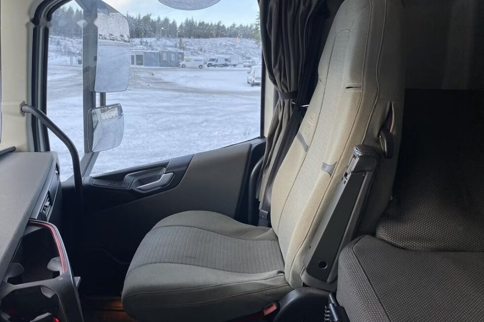 Skříňový nákladní auto Volvo FH460: obrázok 11