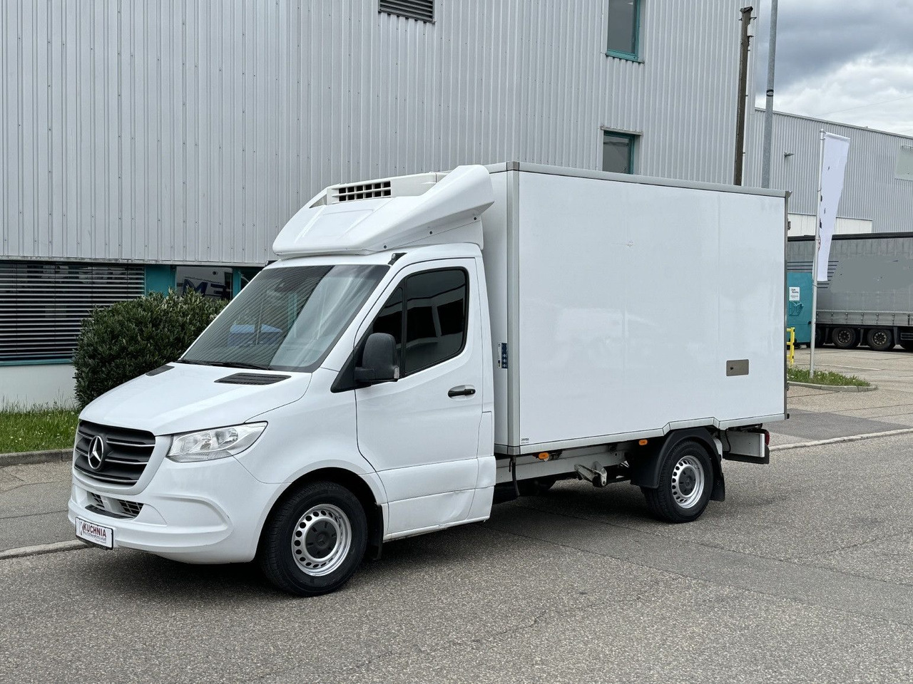 Mercedes-Benz Sprinter 316 Tiefkühl 3,3m TK V-500 MAX Luftgef. - Chladiarenská dodávka: obrázok 3 Mercedes-Benz Sprinter 316 Tiefkühl 3,3m TK V-500 MAX Luftgef. - Chladiarenská dodávka: obrázok 3