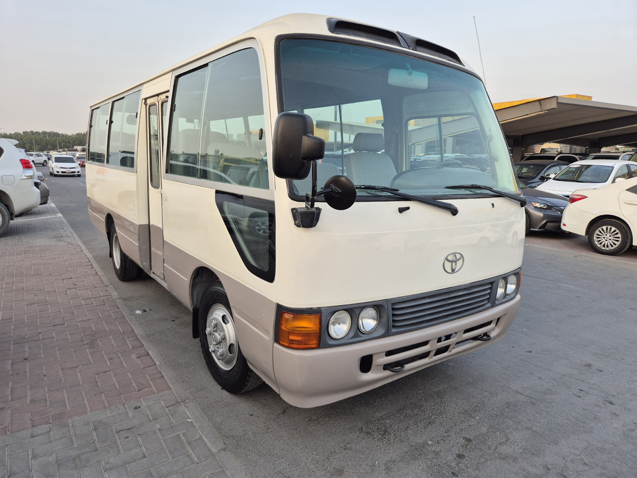 TOYOTA Coaster ... 25 places ...climatisé - Minibus, Mikrobus: obrázok 1 TOYOTA Coaster ... 25 places ...climatisé - Minibus, Mikrobus: obrázok 1