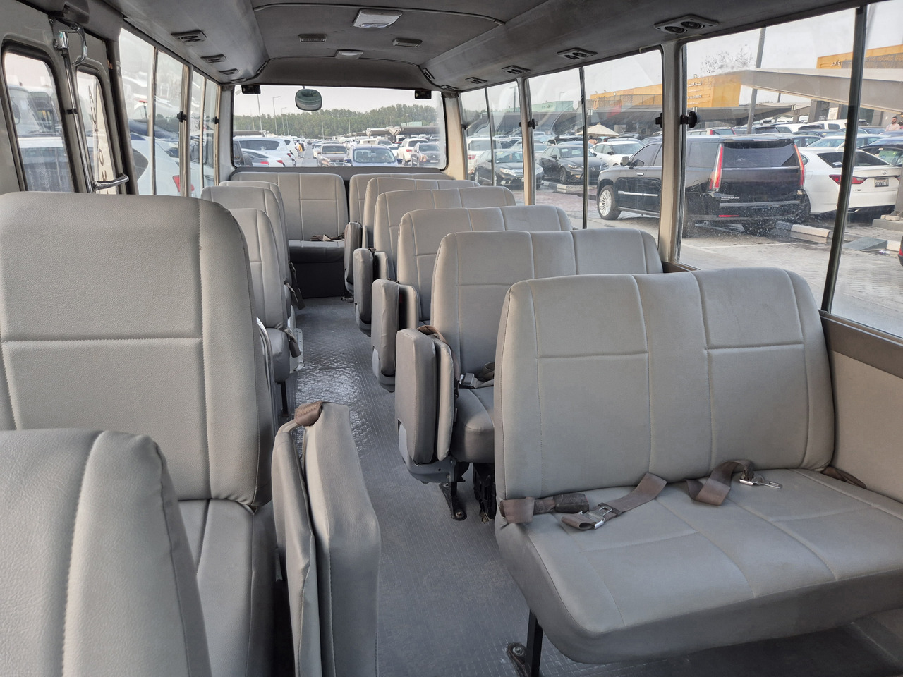TOYOTA Coaster ... 25 places ...climatisé - Minibus, Mikrobus: obrázok 5 TOYOTA Coaster ... 25 places ...climatisé - Minibus, Mikrobus: obrázok 5