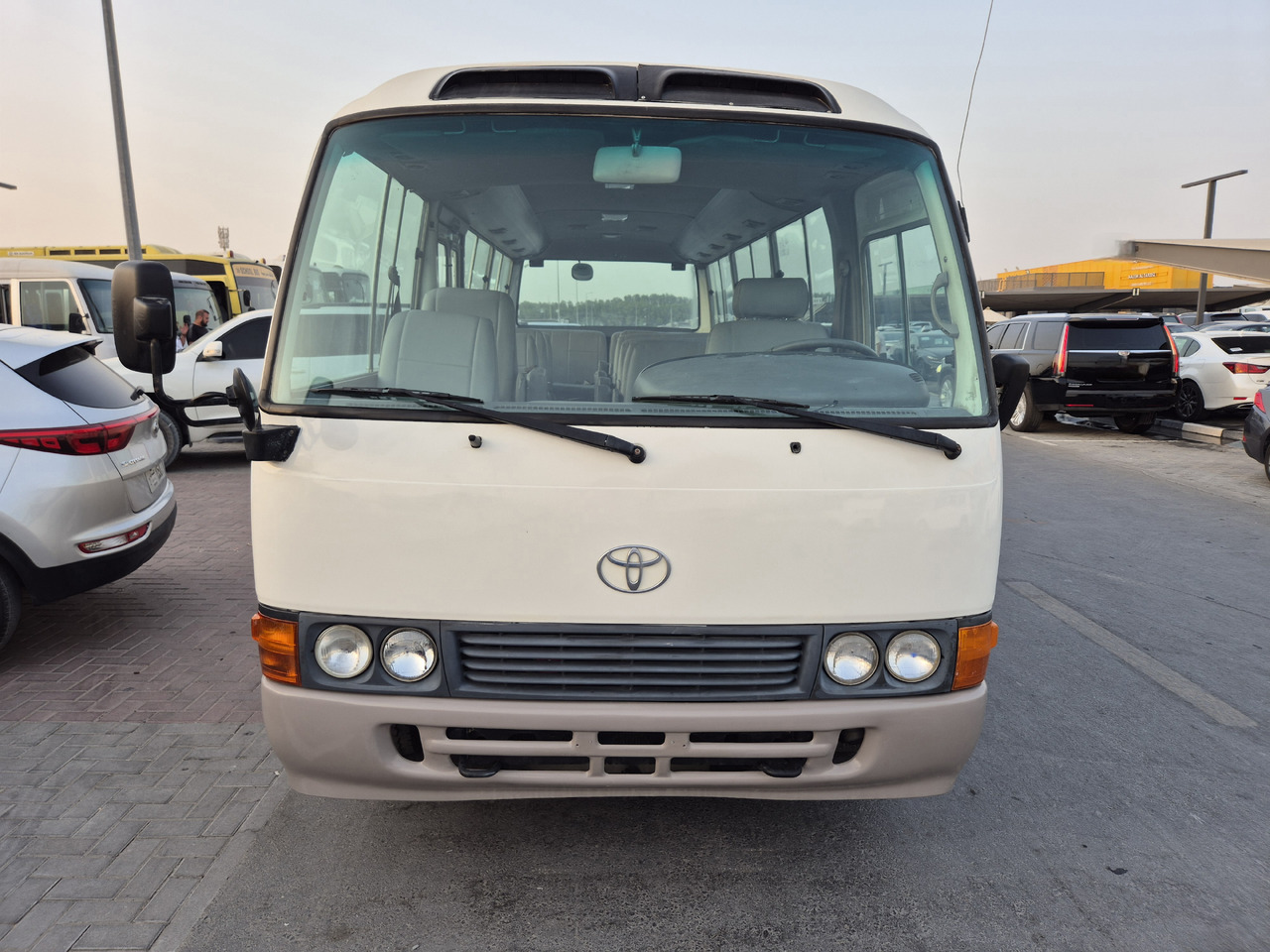 TOYOTA Coaster ... 25 places ...climatisé - Minibus, Mikrobus: obrázok 4 TOYOTA Coaster ... 25 places ...climatisé - Minibus, Mikrobus: obrázok 4