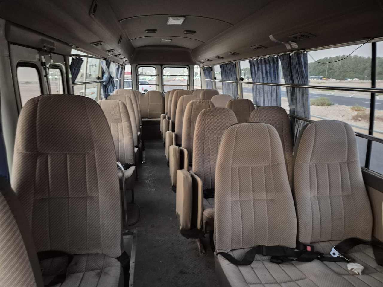 Toyota Coaster ... 30 places - climatisé - Minibus, Mikrobus: obrázok 5 Toyota Coaster ... 30 places - climatisé - Minibus, Mikrobus: obrázok 5