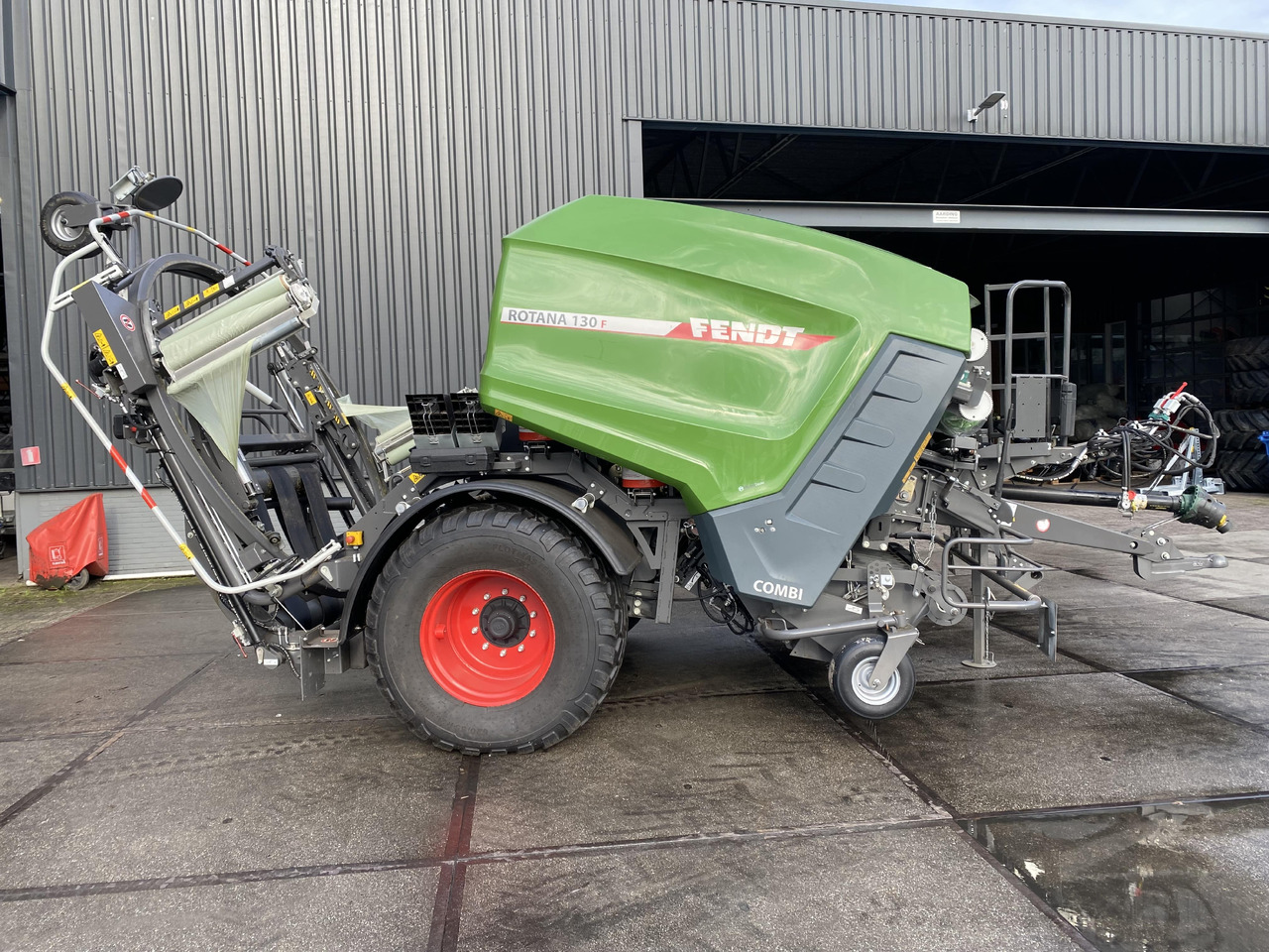FENDT Rotana 130F Combi - Obaľovací stroj: obrázok 2 FENDT Rotana 130F Combi - Obaľovací stroj: obrázok 2
