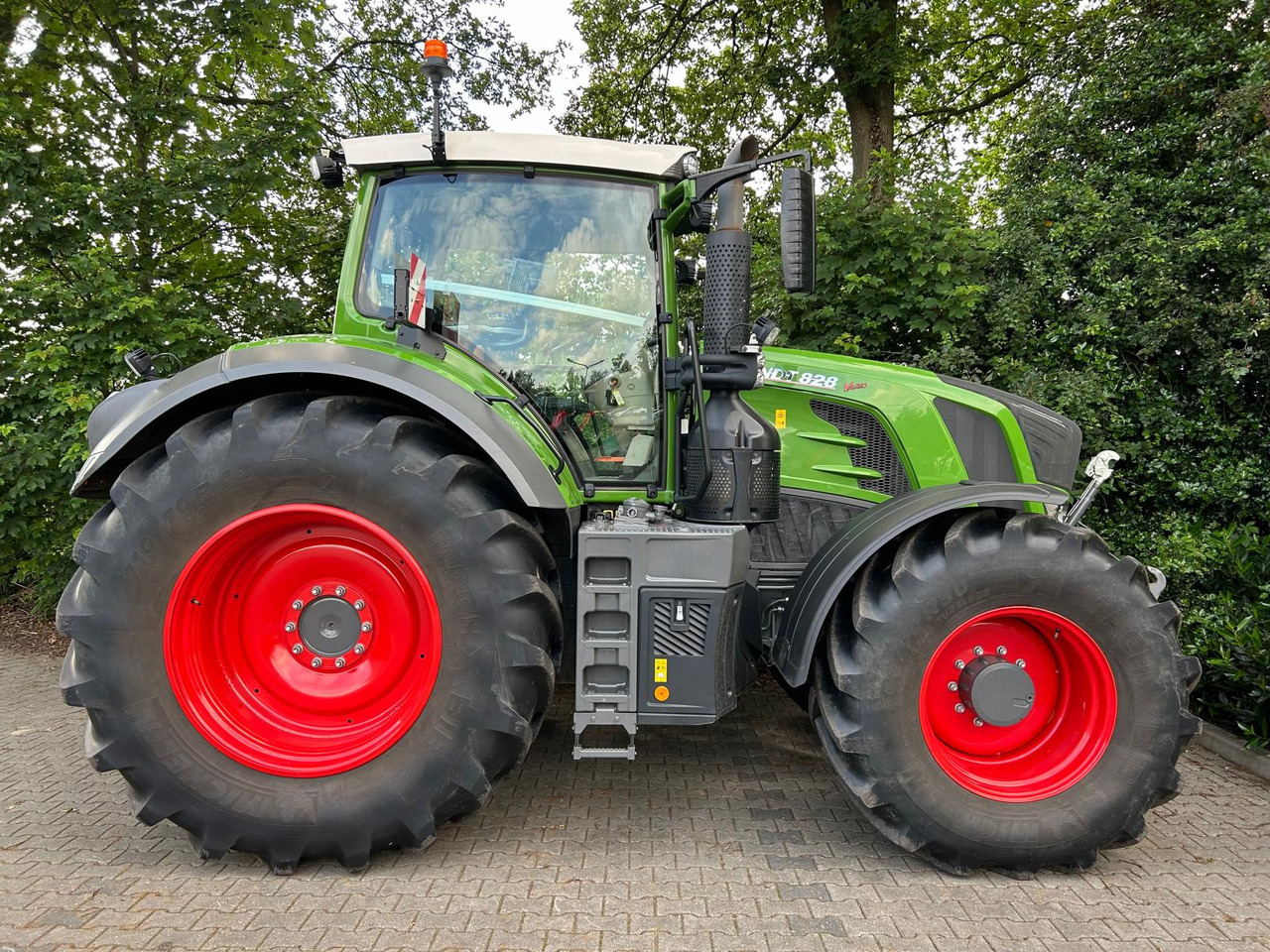 Fendt 828 Vario S4 ProfiPlus - Traktor: obrázok 4 Fendt 828 Vario S4 ProfiPlus - Traktor: obrázok 4