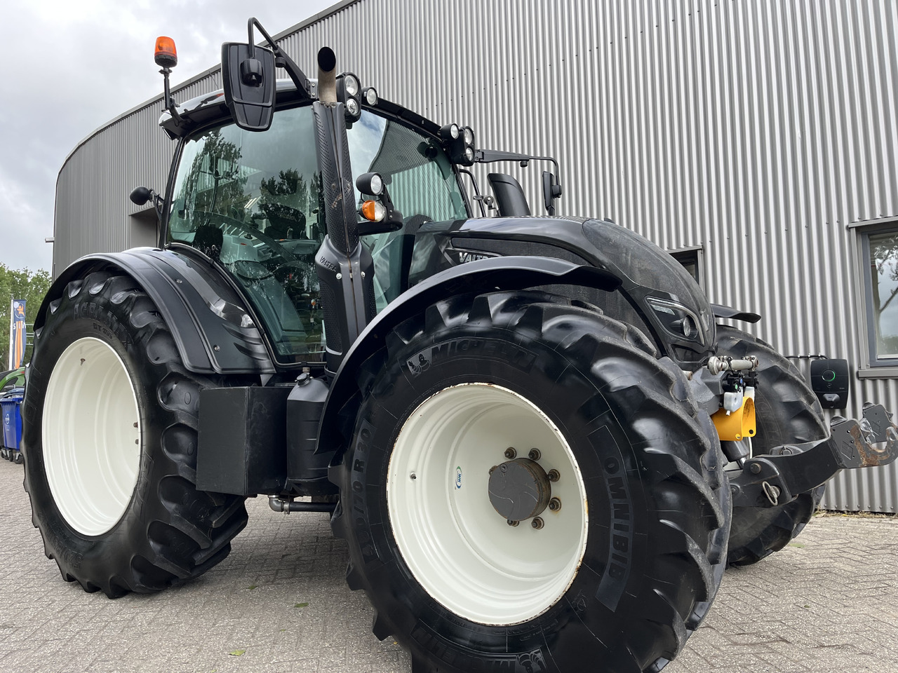 Valtra N174 Active - Traktor: obrázok 1 Valtra N174 Active - Traktor: obrázok 1