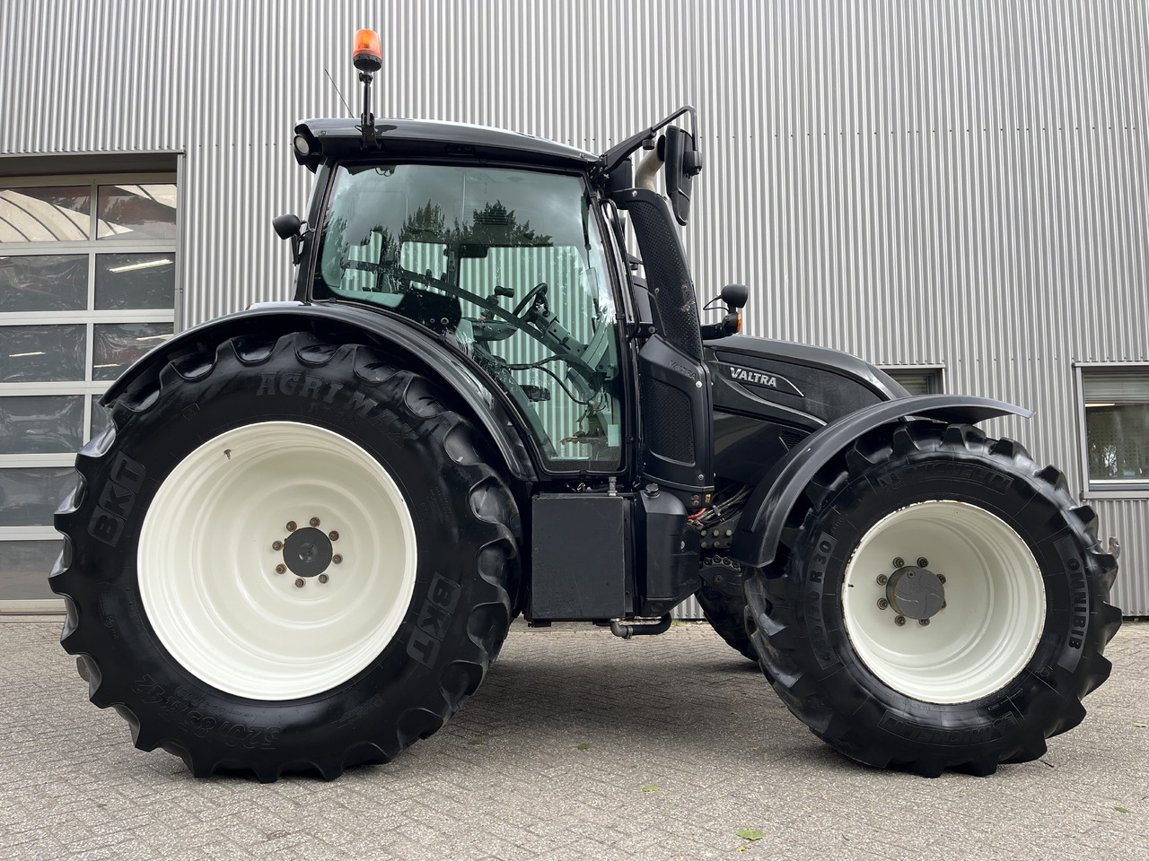 Valtra N174 Active - Traktor: obrázok 2 Valtra N174 Active - Traktor: obrázok 2