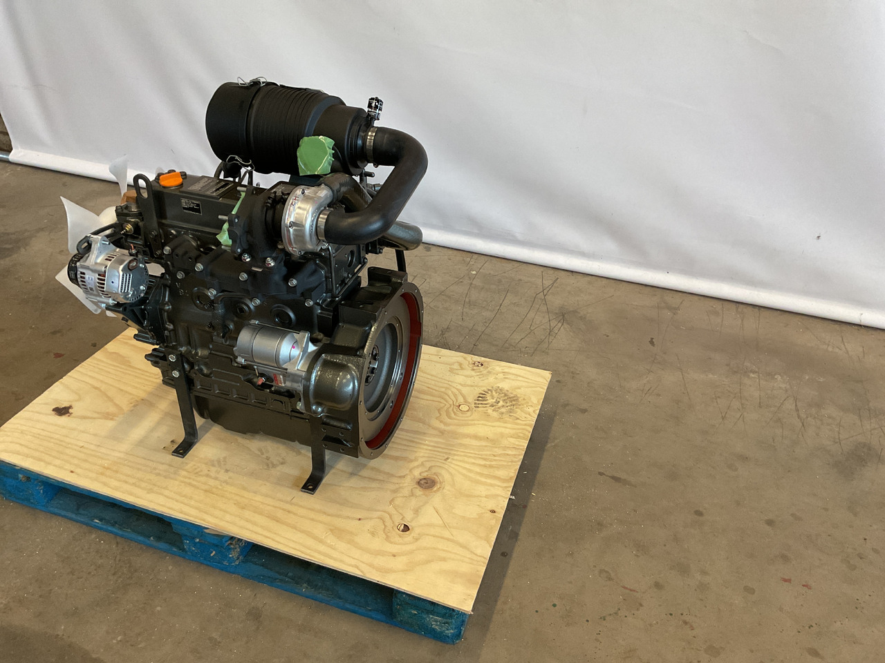 Yanmar 4TNV84T - Motor: obrázok 4 Yanmar 4TNV84T - Motor: obrázok 4