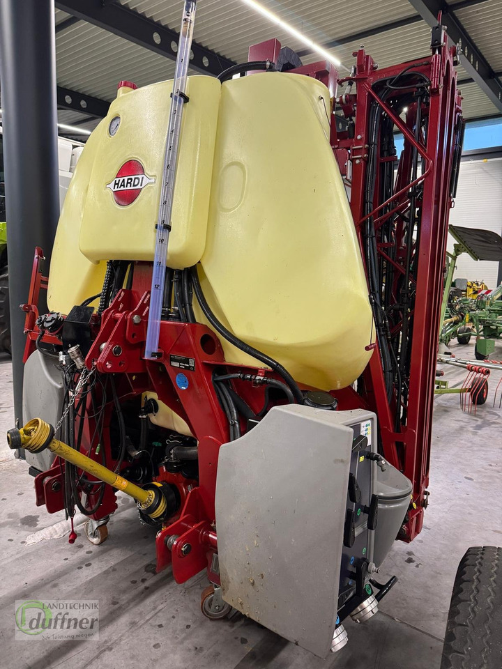 Hardi Mega 12 1200 Smart ISOBUS - Ťahaný postrekovač: obrázok 3 Hardi Mega 12 1200 Smart ISOBUS - Ťahaný postrekovač: obrázok 3
