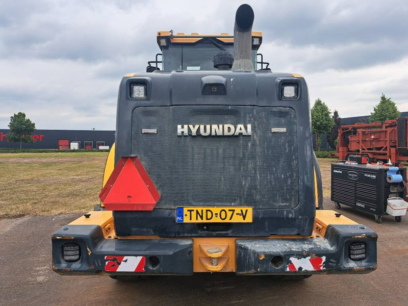 Hyundai HL940 - Kolesový nakladač: obrázok 4 Hyundai HL940 - Kolesový nakladač: obrázok 4