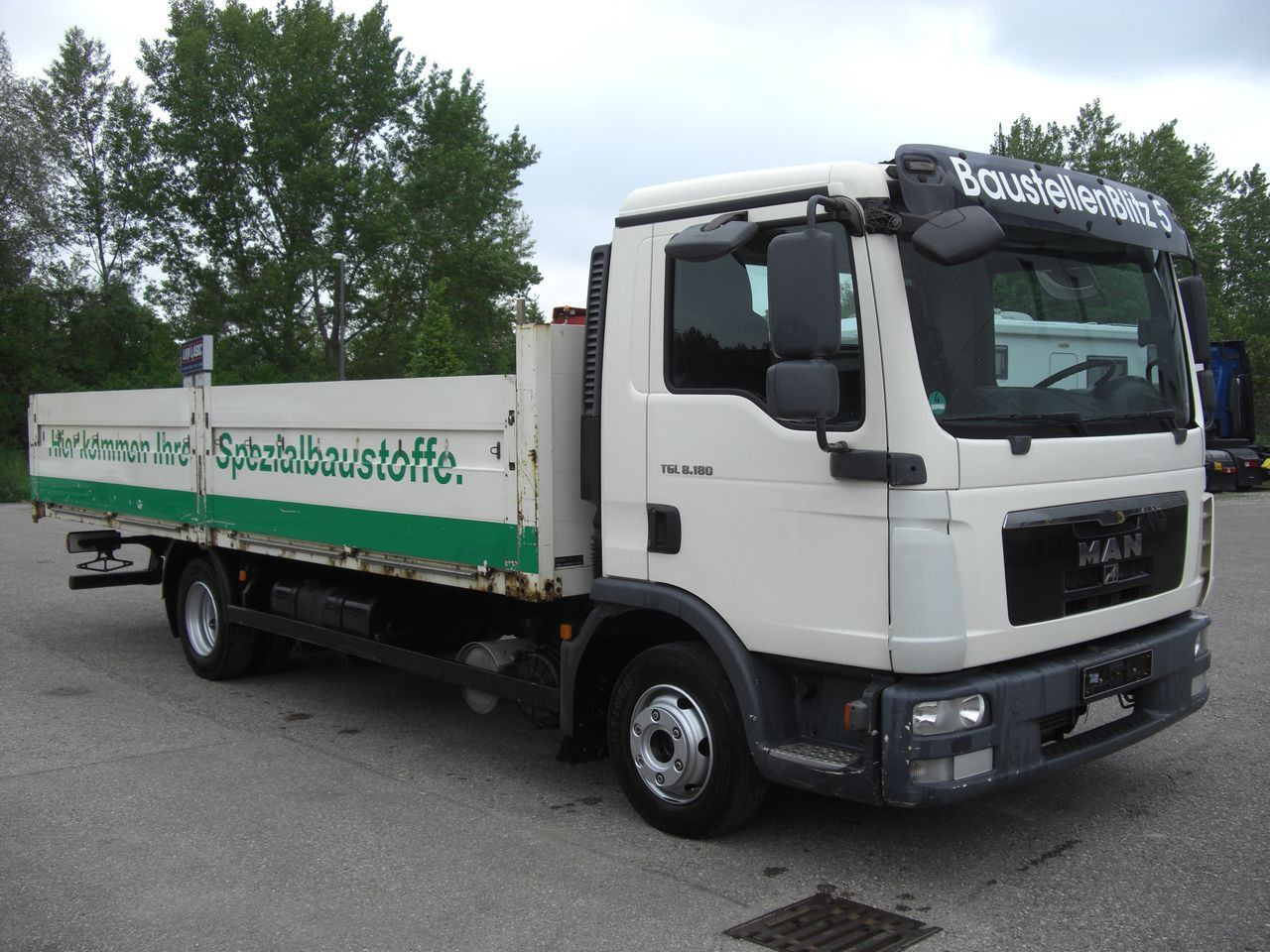 MAN 8180L Baustoffpritsche MAN 8180L Baustoffpritsche - Dodávka valník: obrázok 1 MAN 8180L Baustoffpritsche MAN 8180L Baustoffpritsche - Dodávka valník: obrázok 1