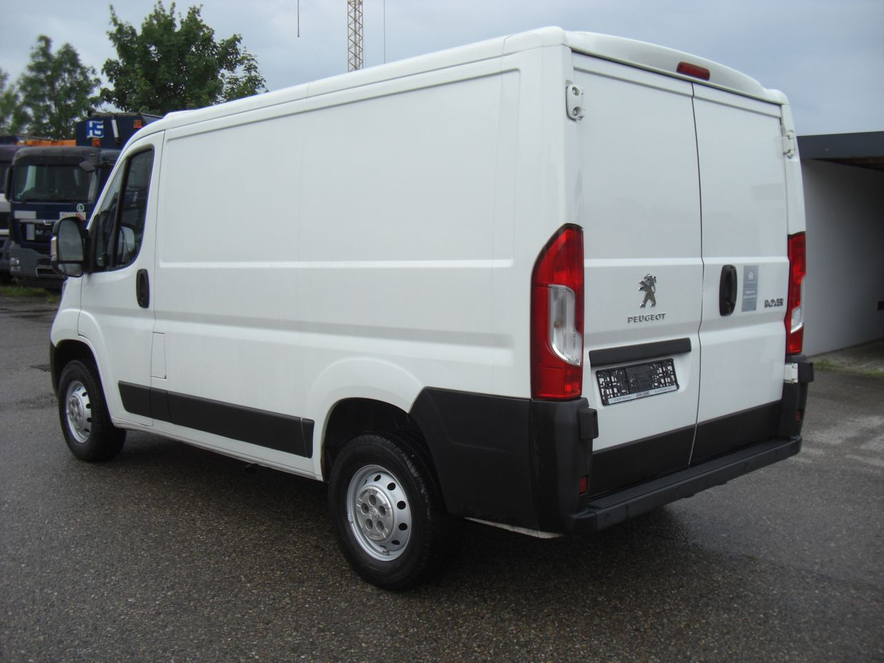 Peugeot BOXER 2,0 KURZ/NIEDRIG - Malá dodávka: obrázok 4 Peugeot BOXER 2,0 KURZ/NIEDRIG - Malá dodávka: obrázok 4