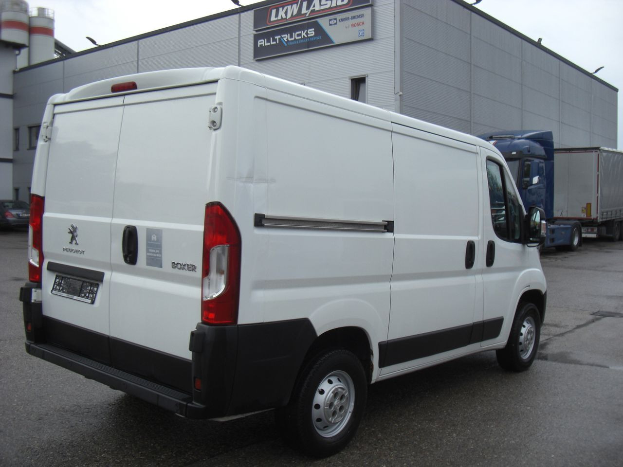 Peugeot BOXER 2,0 KURZ/NIEDRIG - Malá dodávka: obrázok 3 Peugeot BOXER 2,0 KURZ/NIEDRIG - Malá dodávka: obrázok 3