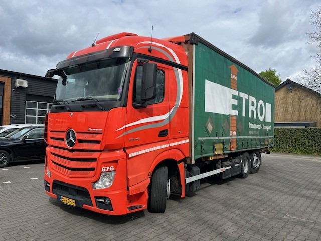 Mercedes Benz Actros 2642 6x2 Mega BDF met zeilbak - Plachtové nákladné vozidlo: obrázok 1 Mercedes Benz Actros 2642 6x2 Mega BDF met zeilbak - Plachtové nákladné vozidlo: obrázok 1