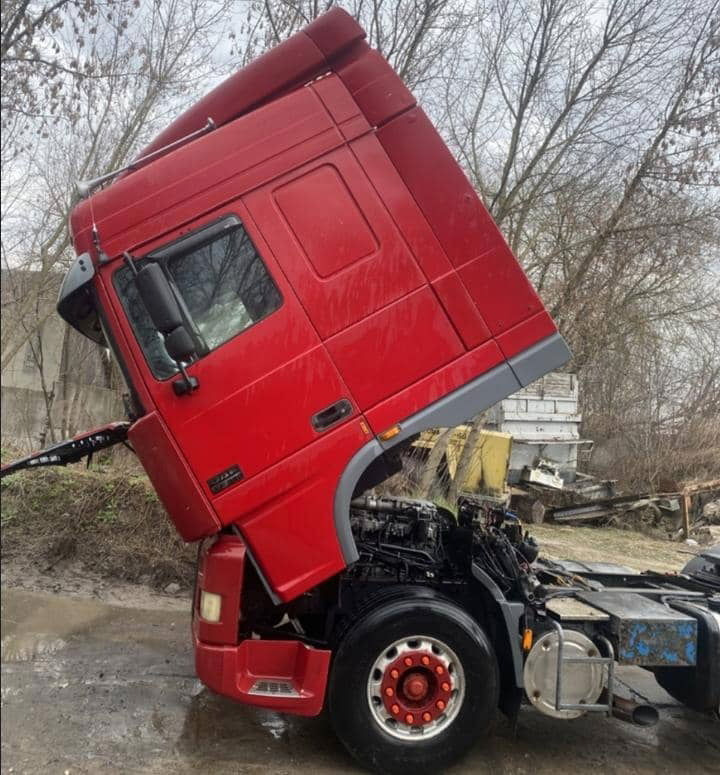 DAF XF 95.430 Tractor head 4x2 - Ťahač: obrázok 2 DAF XF 95.430 Tractor head 4x2 - Ťahač: obrázok 2