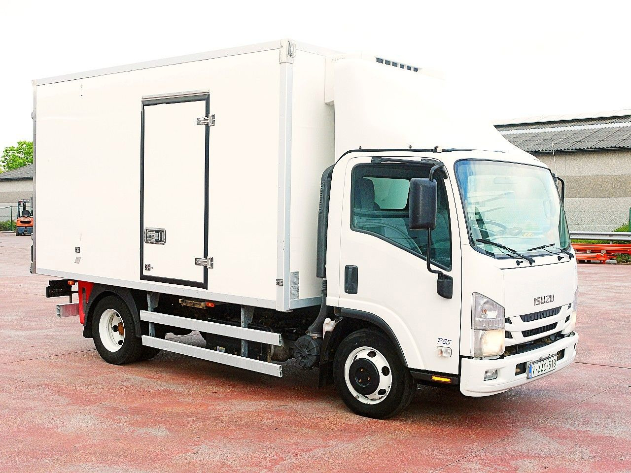 Isuzu N2R 75 KUHLKOFFER THERMOKING V500 MAX €6 - Chladiarenská dodávka: obrázok 2 Isuzu N2R 75 KUHLKOFFER THERMOKING V500 MAX €6 - Chladiarenská dodávka: obrázok 2