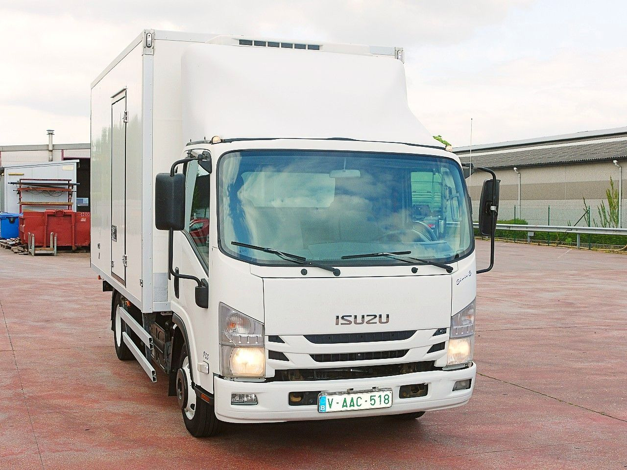Isuzu N2R 75 KUHLKOFFER THERMOKING V500 MAX €6 - Chladiarenská dodávka: obrázok 1 Isuzu N2R 75 KUHLKOFFER THERMOKING V500 MAX €6 - Chladiarenská dodávka: obrázok 1