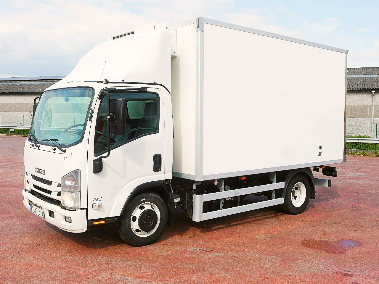 Isuzu N2R 75 KUHLKOFFER THERMOKING V500 MAX €6 - Chladiarenská dodávka: obrázok 4 Isuzu N2R 75 KUHLKOFFER THERMOKING V500 MAX €6 - Chladiarenská dodávka: obrázok 4