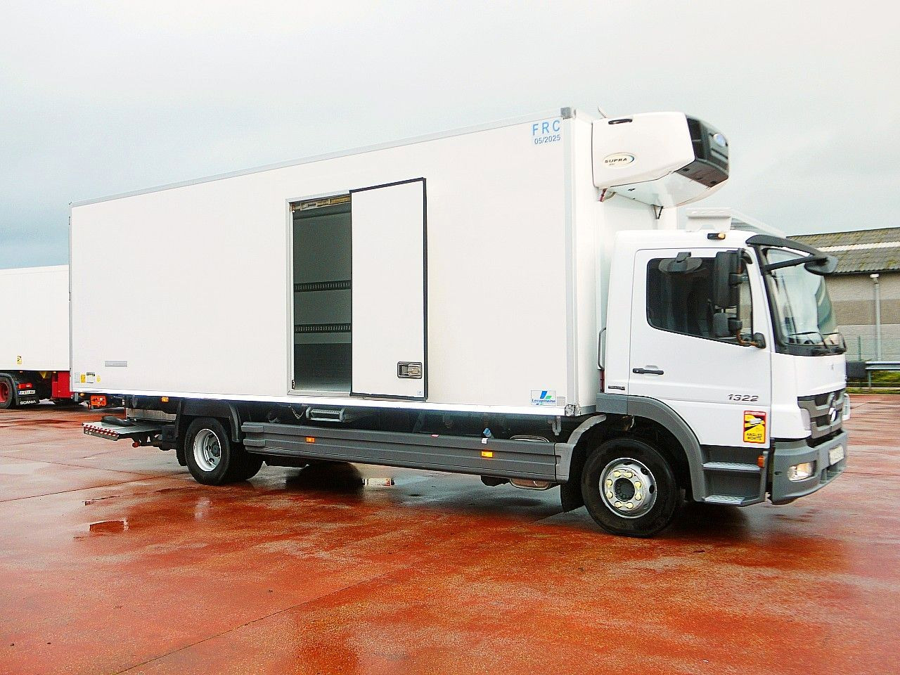 Mercedes-Benz 1322 ATEGO KUHLKOFFER CARRIER SUPRA 850 A/C LUFT - Chladirenské nákladné vozidlo: obrázok 3 Mercedes-Benz 1322 ATEGO KUHLKOFFER CARRIER SUPRA 850 A/C LUFT - Chladirenské nákladné vozidlo: obrázok 3