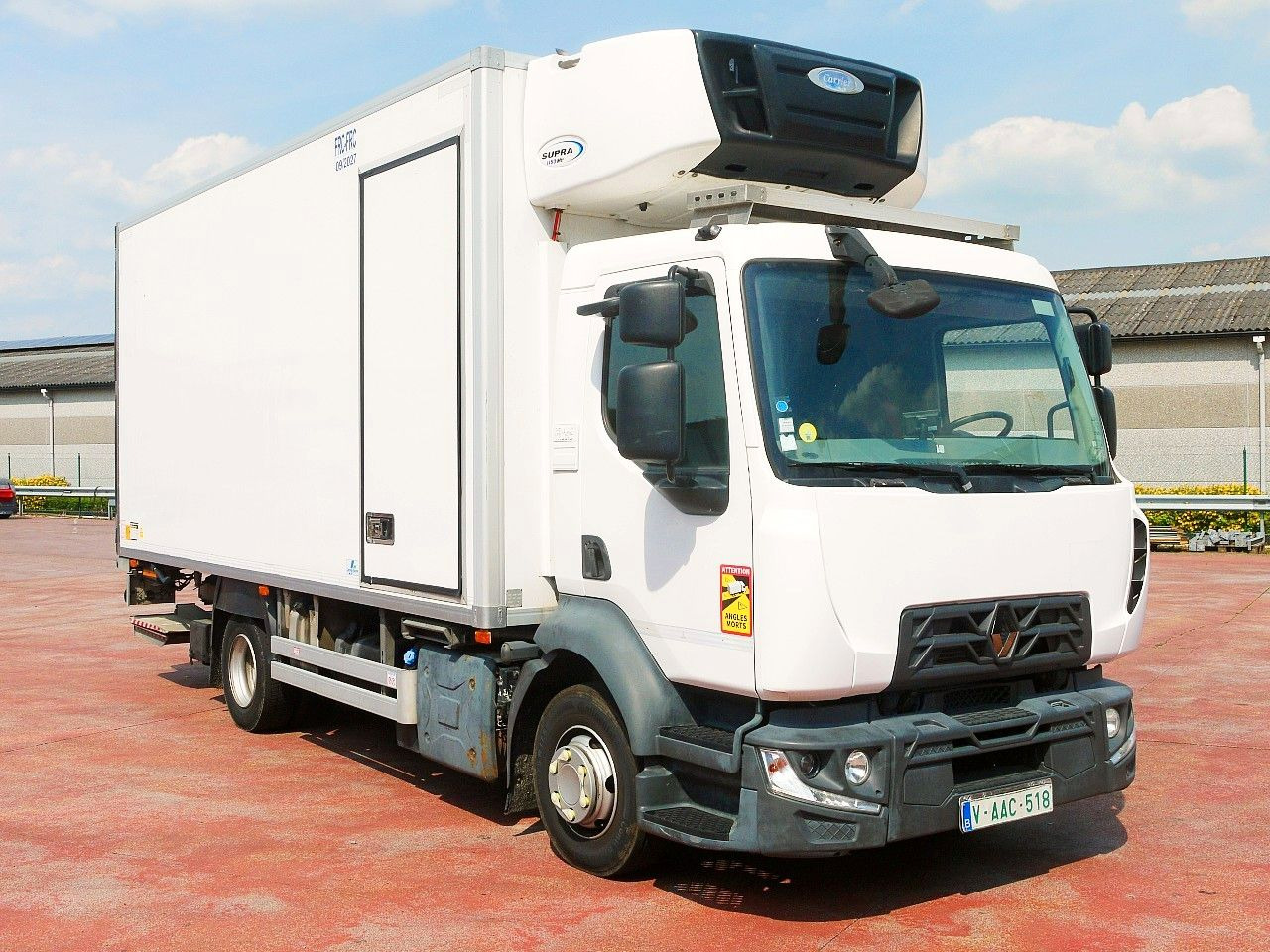 Renault D 10.210 KUHLKOFFER CARRIER SUPRA 1150 MT - Chladirenské nákladné vozidlo: obrázok 2 Renault D 10.210 KUHLKOFFER CARRIER SUPRA 1150 MT - Chladirenské nákladné vozidlo: obrázok 2