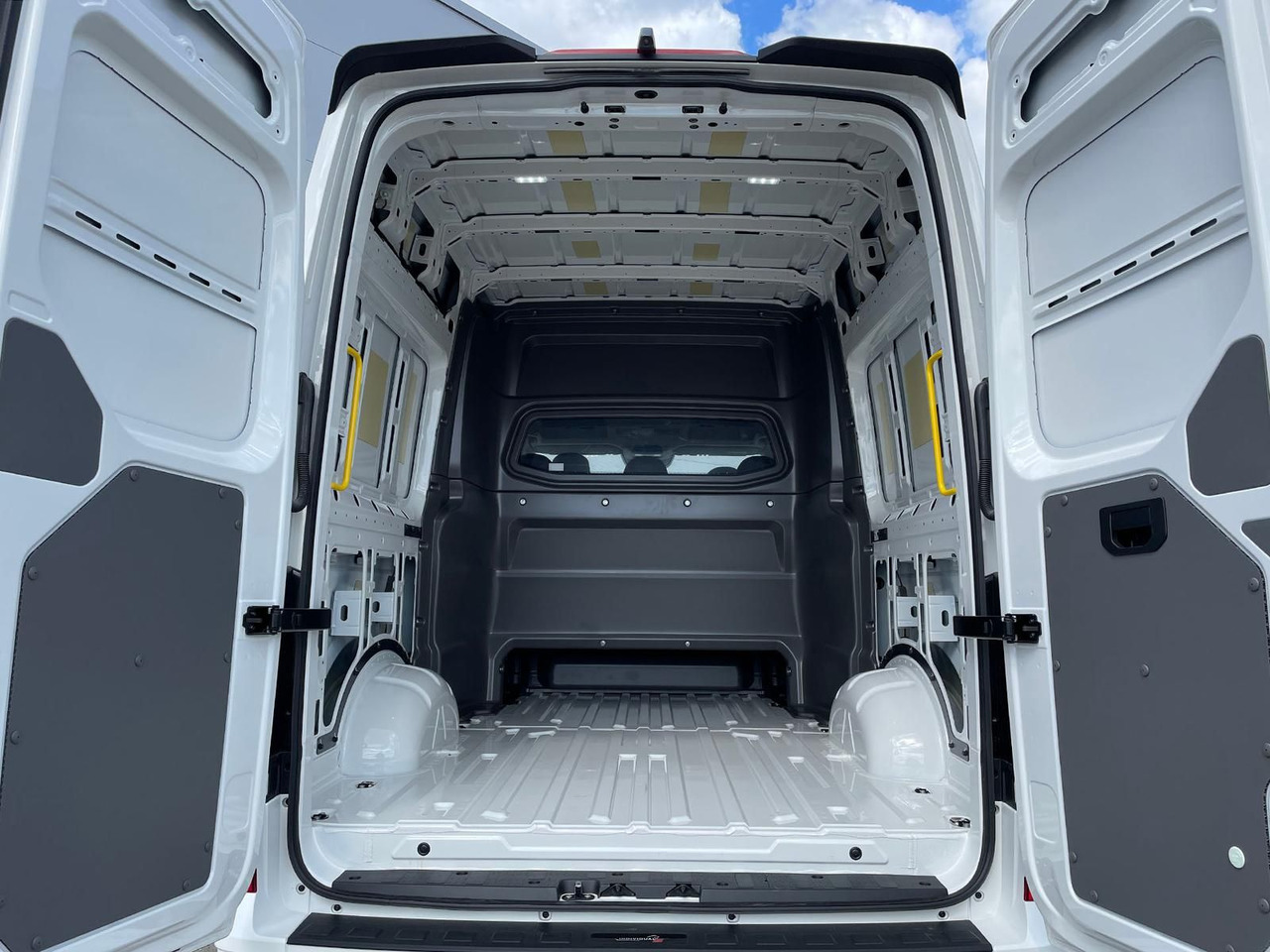 Furgon, Dodávkа s dvojitou kabínou MAN TGE 3.200 L3H3 MIXTO 4x4 Individual S ACC STANDH: obrázok 28 Furgon, Dodávkа s dvojitou kabínou MAN TGE 3.200 L3H3 MIXTO 4x4 Individual S ACC STANDH: obrázok 28