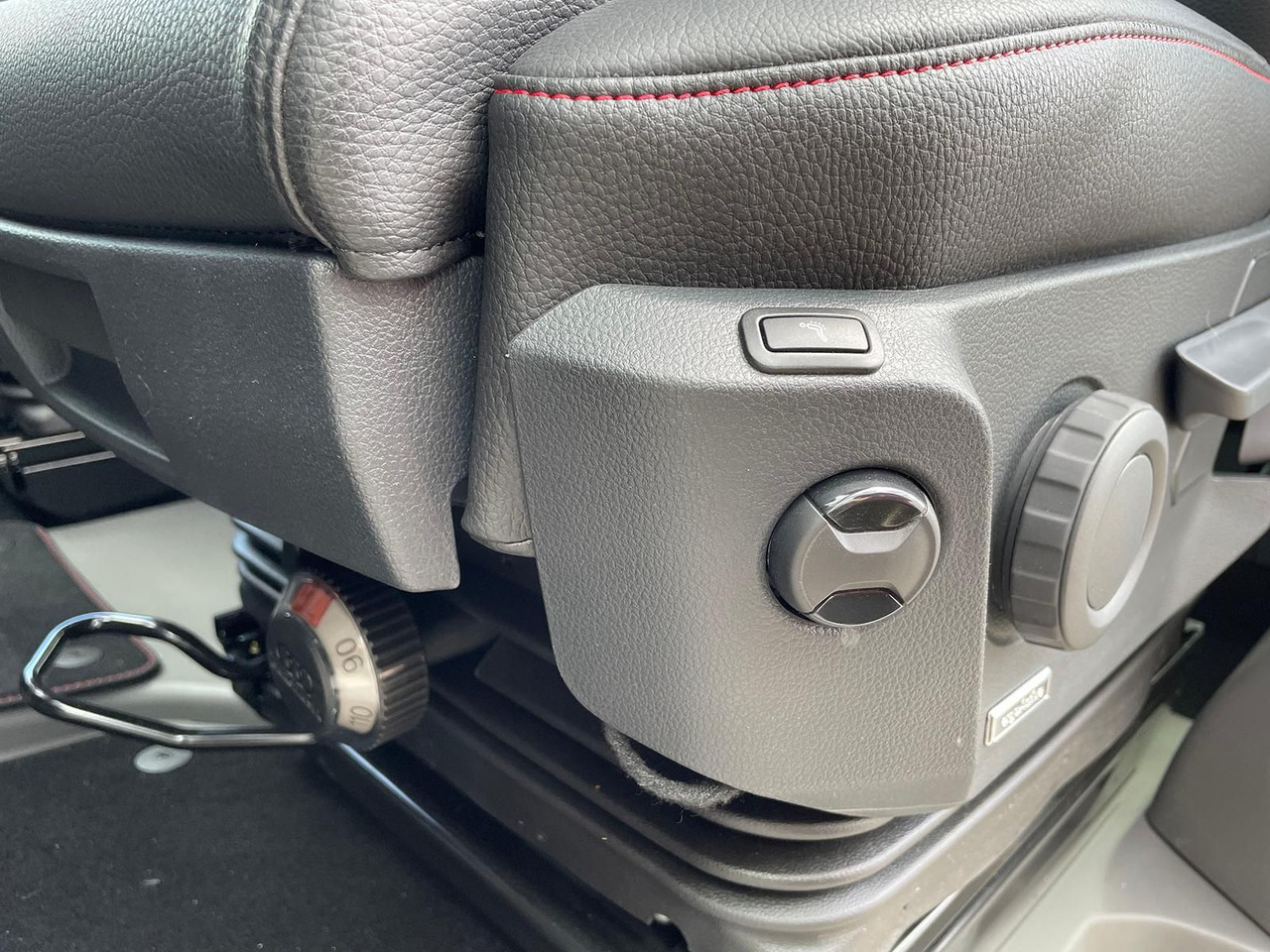 Furgon, Dodávkа s dvojitou kabínou MAN TGE 3.200 L3H3 MIXTO 4x4 Individual S ACC STANDH: obrázok 37 Furgon, Dodávkа s dvojitou kabínou MAN TGE 3.200 L3H3 MIXTO 4x4 Individual S ACC STANDH: obrázok 37