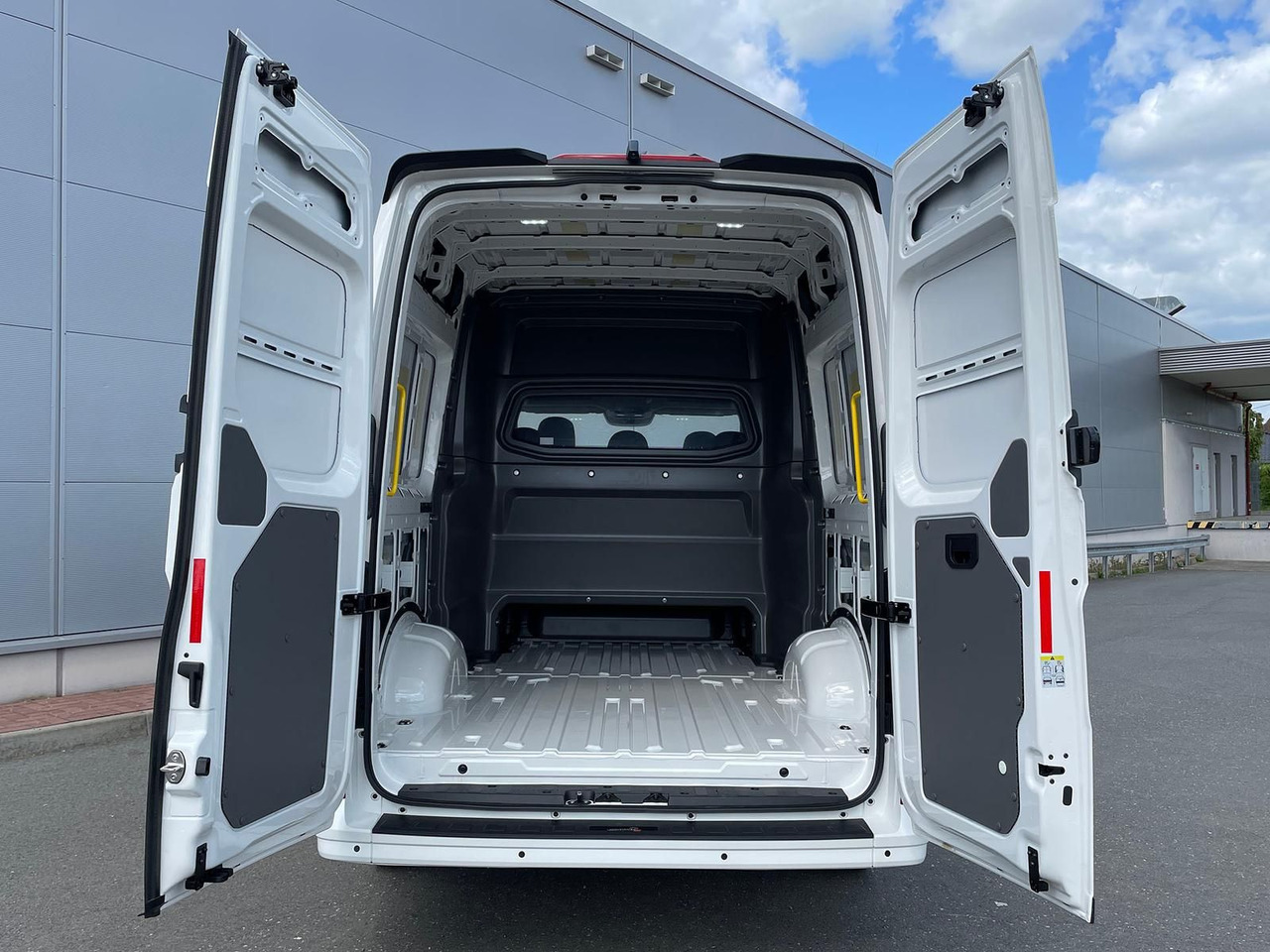 Furgon, Dodávkа s dvojitou kabínou MAN TGE 3.200 L3H3 MIXTO 4x4 Individual S ACC STANDH: obrázok 9 Furgon, Dodávkа s dvojitou kabínou MAN TGE 3.200 L3H3 MIXTO 4x4 Individual S ACC STANDH: obrázok 9