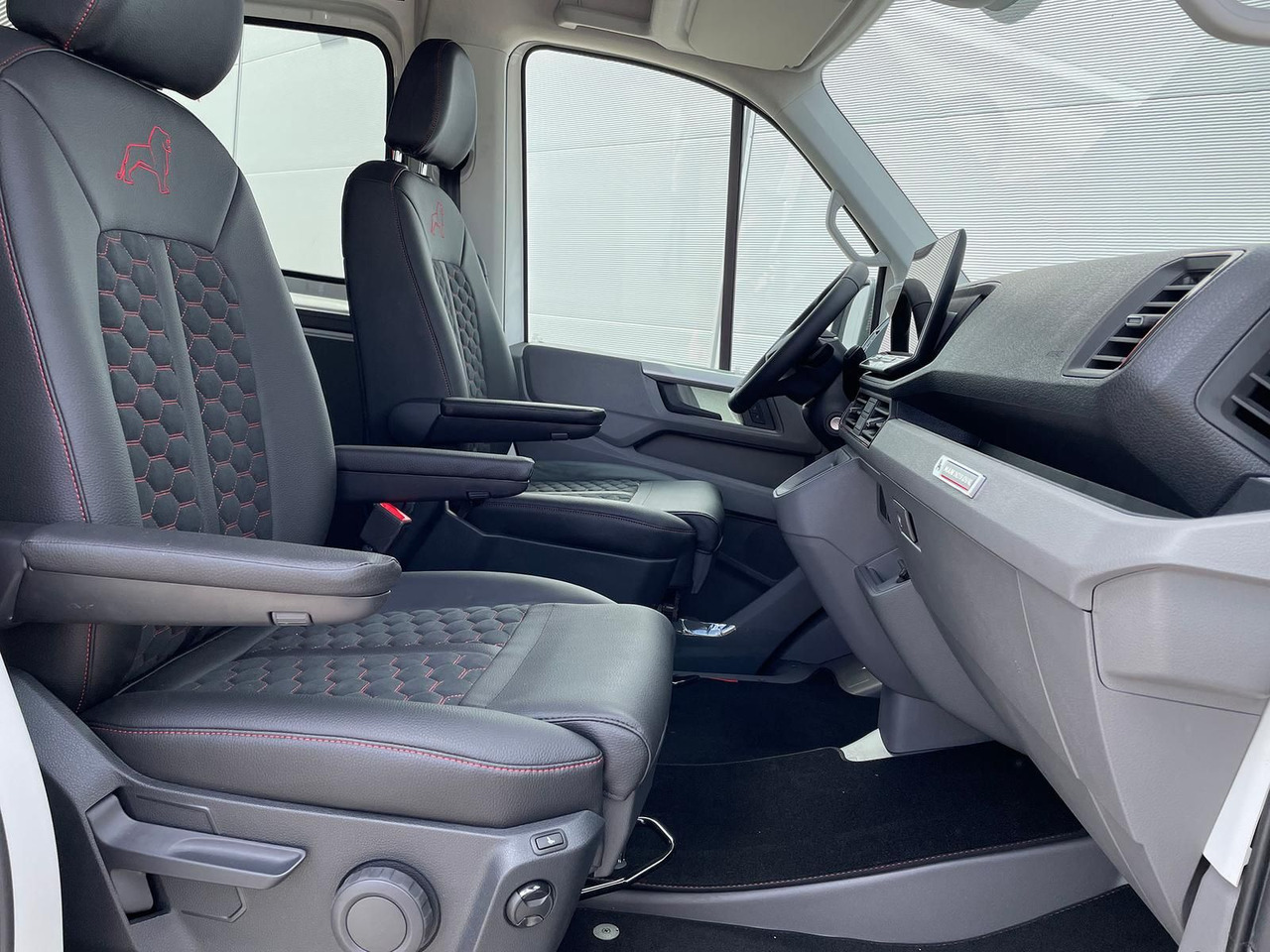 Furgon, Dodávkа s dvojitou kabínou MAN TGE 3.200 L3H3 MIXTO 4x4 Individual S ACC STANDH: obrázok 32 Furgon, Dodávkа s dvojitou kabínou MAN TGE 3.200 L3H3 MIXTO 4x4 Individual S ACC STANDH: obrázok 32