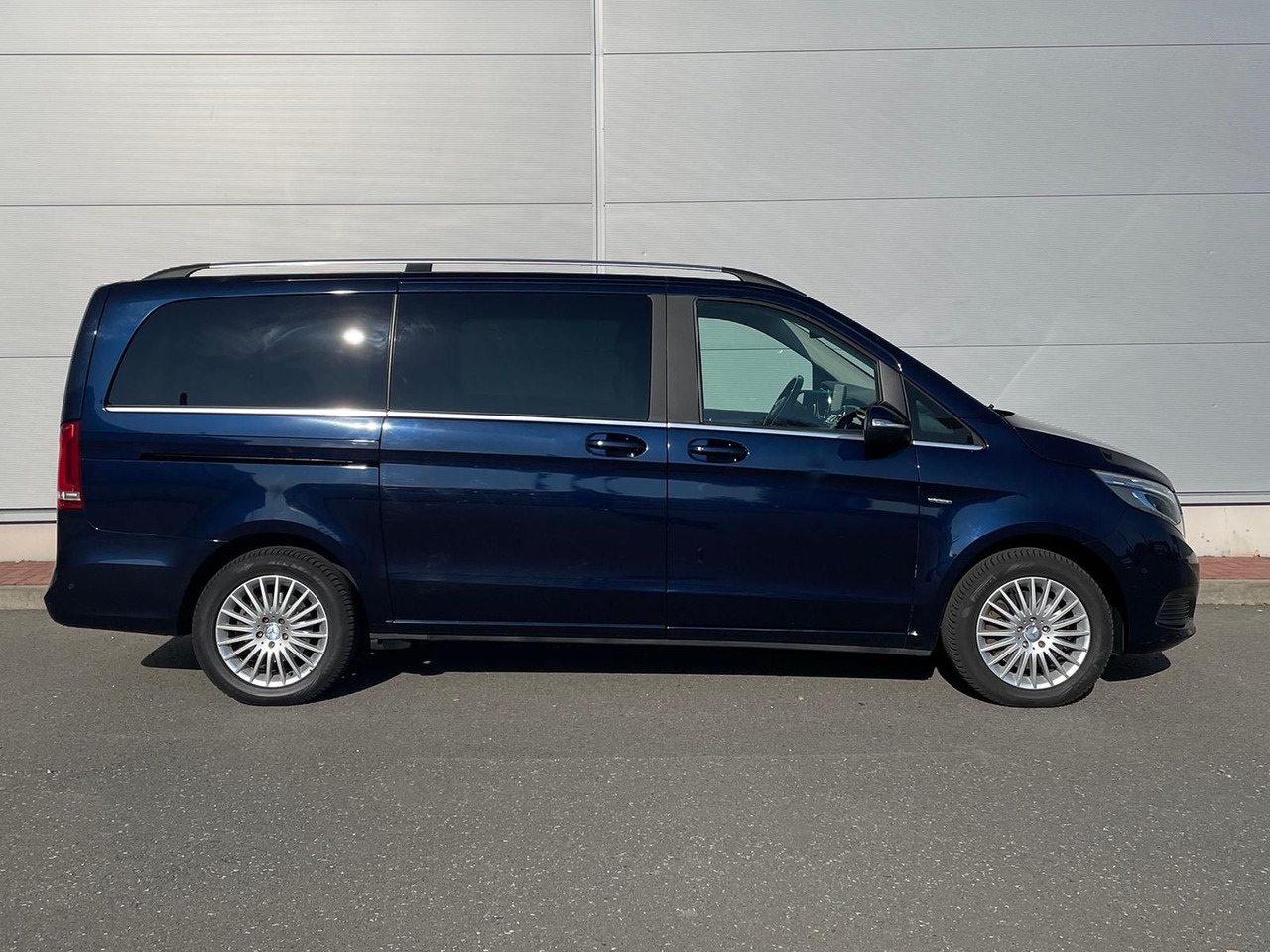 Mercedes-Benz V 250 d Avantgarde 360°KAMERA LED ALLRAD - Mikrobus: obrázok 5 Mercedes-Benz V 250 d Avantgarde 360°KAMERA LED ALLRAD - Mikrobus: obrázok 5