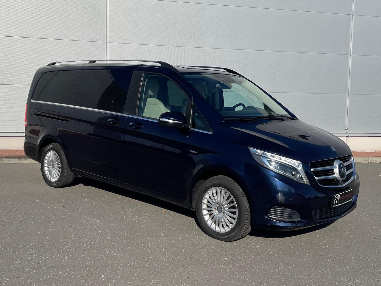 Mercedes-Benz V 250 d Avantgarde 360°KAMERA LED ALLRAD - Mikrobus: obrázok 2 Mercedes-Benz V 250 d Avantgarde 360°KAMERA LED ALLRAD - Mikrobus: obrázok 2