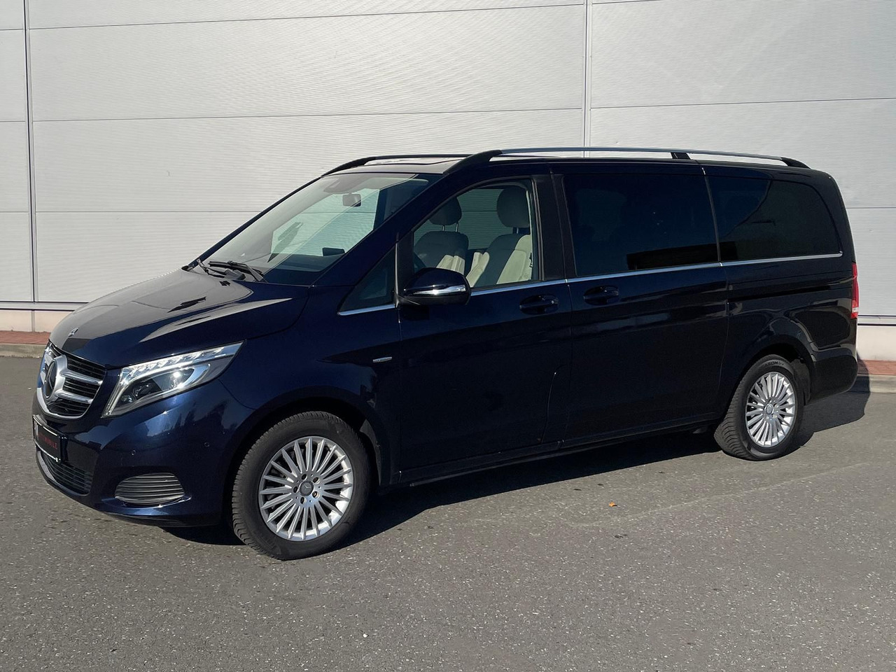 Mercedes-Benz V 250 d Avantgarde 360°KAMERA LED ALLRAD - Mikrobus: obrázok 1 Mercedes-Benz V 250 d Avantgarde 360°KAMERA LED ALLRAD - Mikrobus: obrázok 1