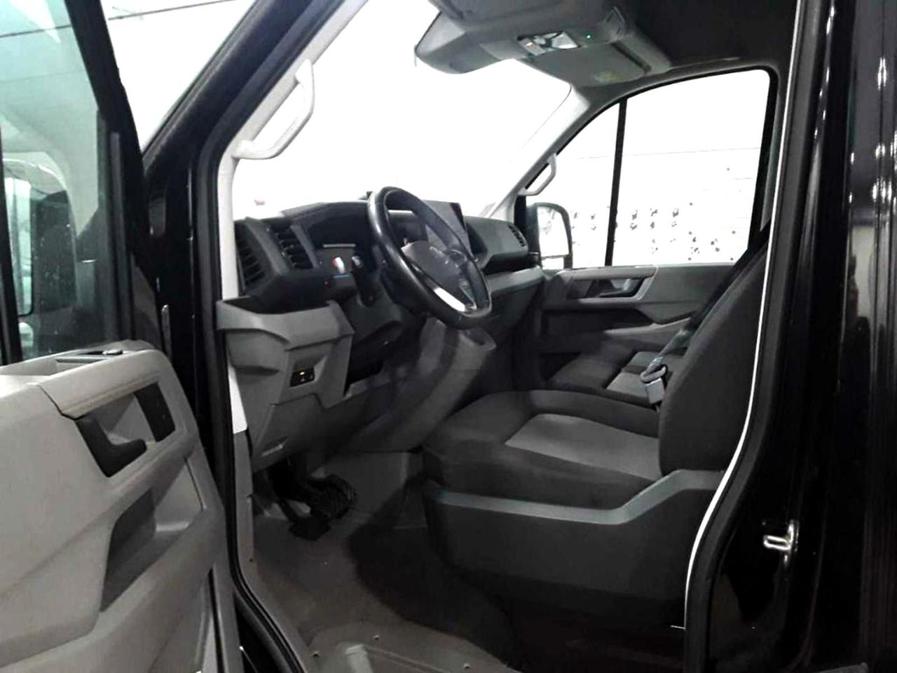Volkswagen Crafter Kasten 35 L3H3 NAVI KLIMA DAB PDC - Furgon: obrázok 3 Volkswagen Crafter Kasten 35 L3H3 NAVI KLIMA DAB PDC - Furgon: obrázok 3
