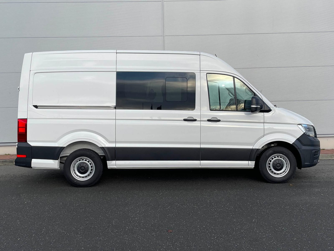 Volkswagen Crafter MIXTO 35 L3H3 Autom NAV SITZH ACC 5SITZE - Mikrobus: obrázok 5 Volkswagen Crafter MIXTO 35 L3H3 Autom NAV SITZH ACC 5SITZE - Mikrobus: obrázok 5