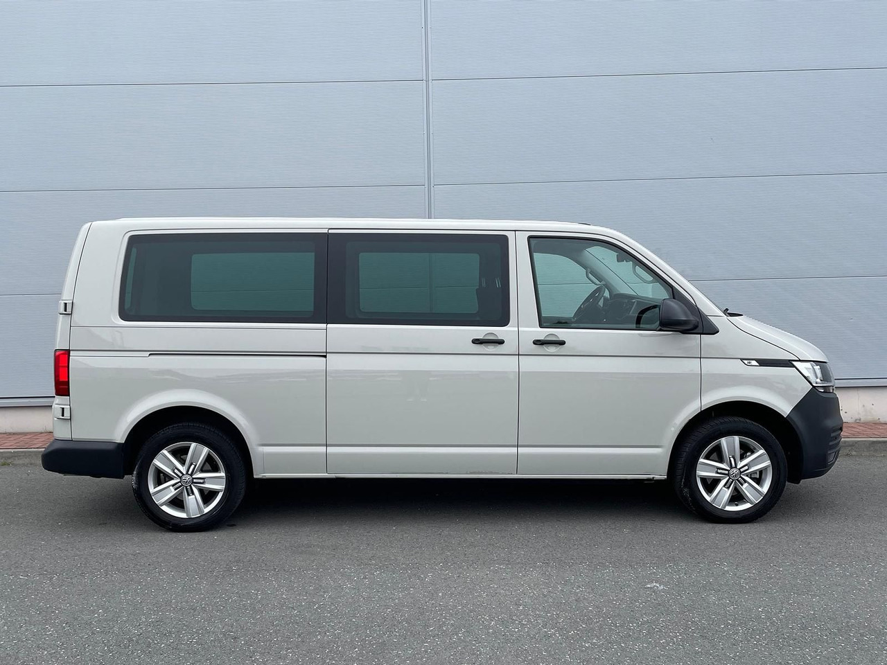 Volkswagen T6.1 Transporter 2.0 TDI lang 4MOTION SITZHZ NAV - Automobil: obrázok 5 Volkswagen T6.1 Transporter 2.0 TDI lang 4MOTION SITZHZ NAV - Automobil: obrázok 5